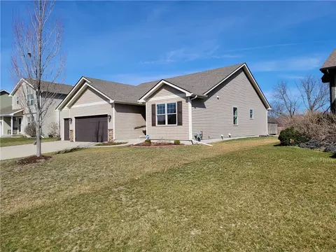 216 NE 51st St, Ankeny, IA 50021