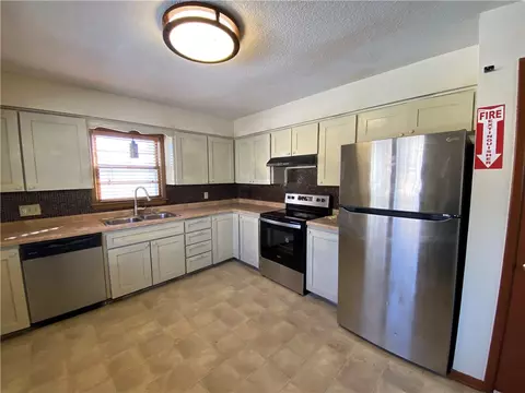 137 E Maxwelton Dr, Des Moines, IA 50315