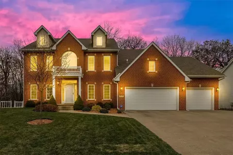 2515 134th St, Urbandale, IA 50323