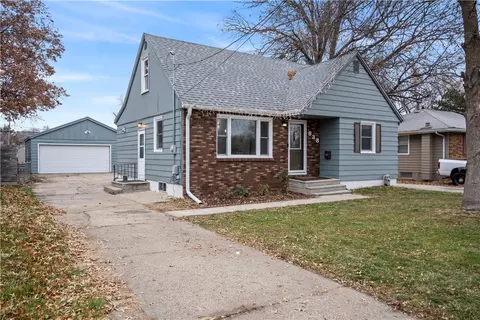838 E Madison Ave, Des Moines, IA 50313
