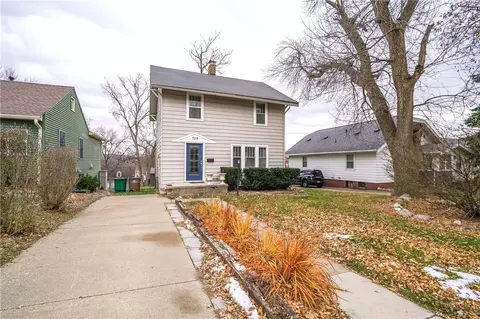 709 5th St, West Des Moines, IA 50265