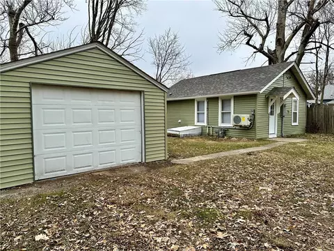 104 N 16th Ave W, Newton, IA 50208