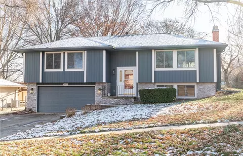 9928 Colby Ave, Clive, IA 50325