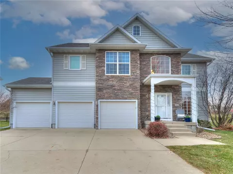 3108 147th St, Urbandale, IA 50323