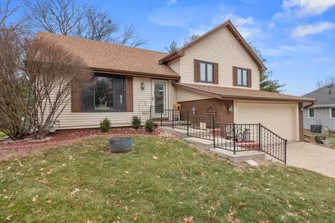 705 Heatherwood Dr, West Des Moines, IA 50265