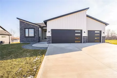 3913 SW 58th St, Des Moines, IA 50321