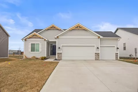17007 Hickory Dr, Urbandale, IA 50323