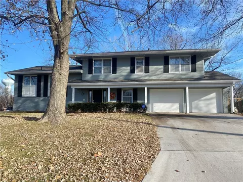 512 N G St, Indianola, IA 50125