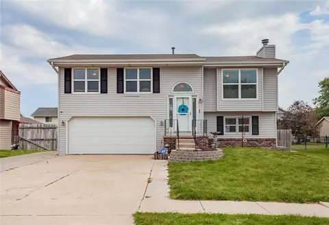 125 3rd St, Waukee, IA 50263