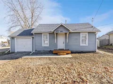 612 E 10th St S, Newton, IA 50208