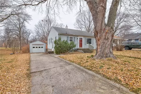 305 S Russell Ave, Ames, IA 50010