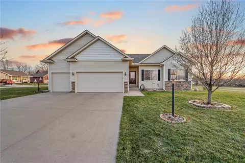895 NE 63rd Pl, Des Moines, IA 50313