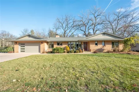 3700 River Oaks Dr, Des Moines, IA 50312