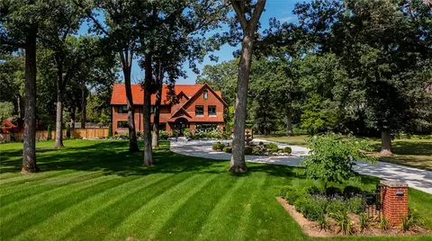 28 Foster Dr, Des Moines, IA 50312