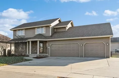 360 10th St NW, Altoona, IA 50009