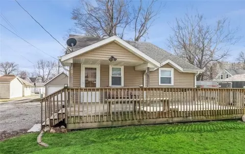806 5th St, Sully, IA 50251