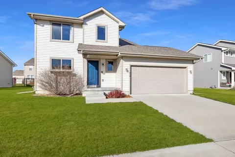 608 37th St SW, Bondurant, IA 50035