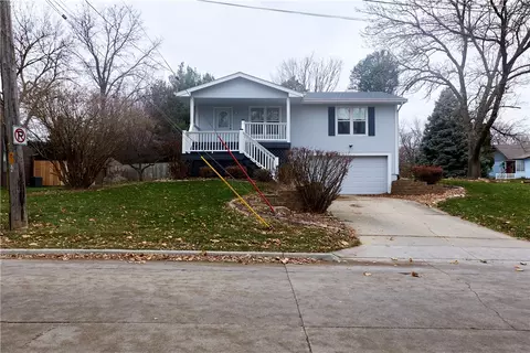 4004 SW 13th St, Des Moines, IA 50315