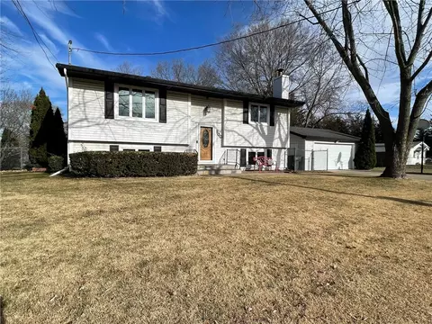 900 E Hillside Ave, Des Moines, IA 50315