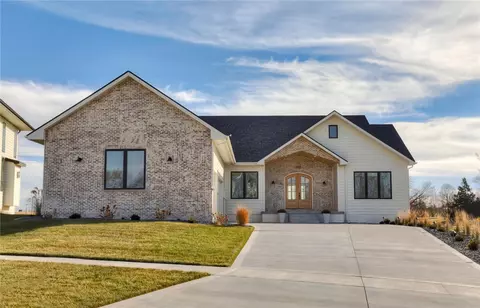 1065 Myles Ct, Waukee, IA 50263