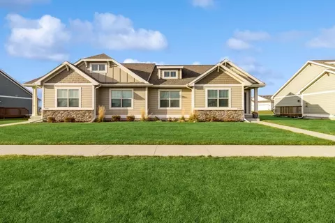 2048 SW Cascade Falls Dr, Ankeny, IA 50023