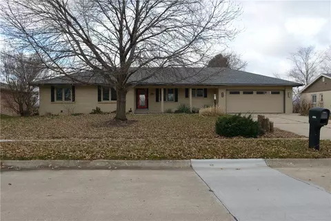 2508 Linda Dr, Urbandale, IA 50322