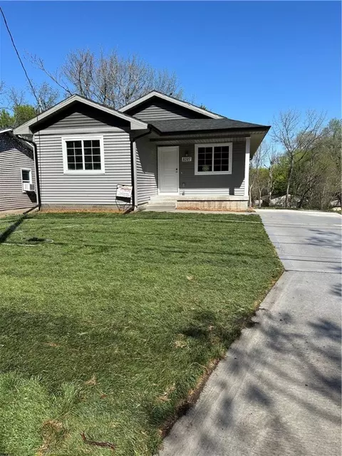 2327 SE 8th St, Des Moines, IA 50315