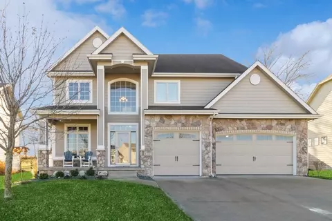 8360 Parkside Cir, West Des Moines, IA 50266