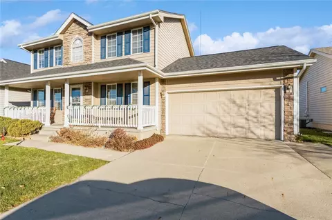 2113 Country Cove Ln, Altoona, IA 50009