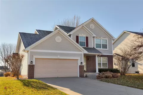 9332 Lake Dr, West Des Moines, IA 50266