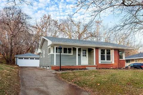 2807 Bennett Ave, Des Moines, IA 50310