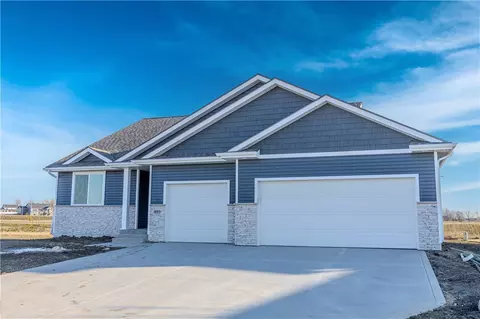 695 NW Rosemont Dr, Waukee, IA 50263