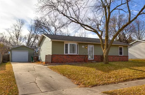 1022 6th St NW, Altoona, IA 50009