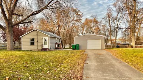 880 E Aurora Ave NE, Des Moines, IA 50313