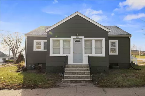 201 E 2nd St, Woodward, IA 50276