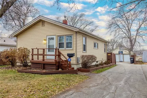 1924 E 27th St, Des Moines, IA 50317