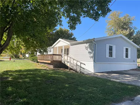 305 Center St, Cambridge, IA 50046