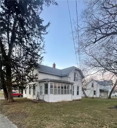 1101 Orchard Ave, Chariton, IA 50049