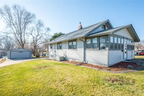 1112 Vine St, West Des Moines, IA 50265