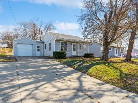 700 E 23rd St S, Newton, IA 50208