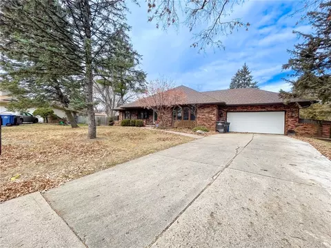 2917 Watrous Ave, Des Moines, IA 50321