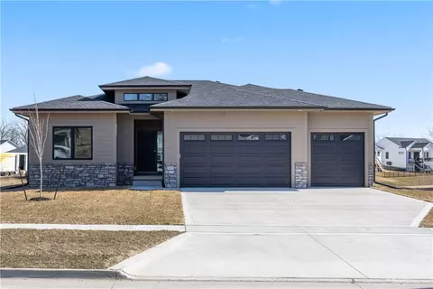 505 Deer Haven St, Polk City, IA 50226