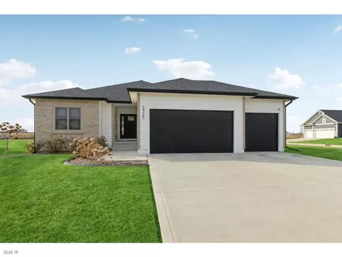 5320 165th St, Urbandale, IA 50323
