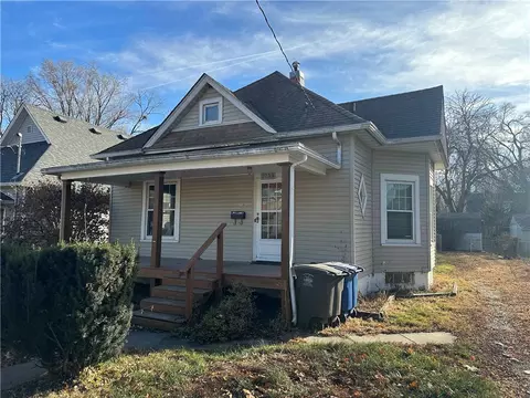 2239 Des Moines St, Des Moines, IA 50317