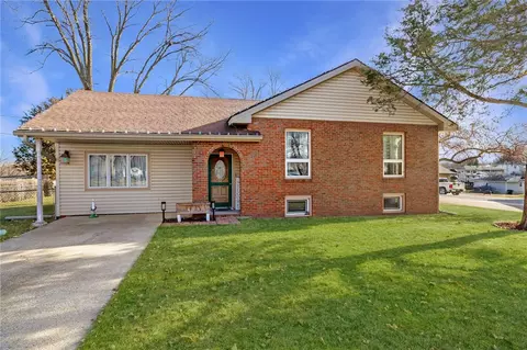 419 S 11th St, Adel, IA 50003