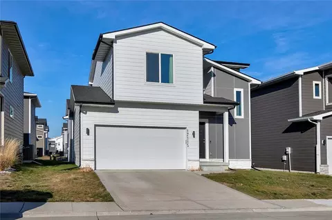 17115 Mistflower Ln, Urbandale, IA 50323