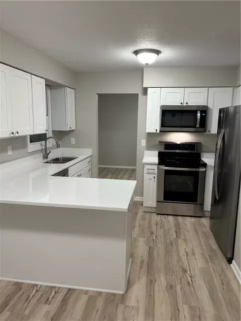 4030 E 24th St, Des Moines, IA 50317
