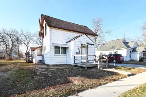 707 5th St, Perry, IA 50220
