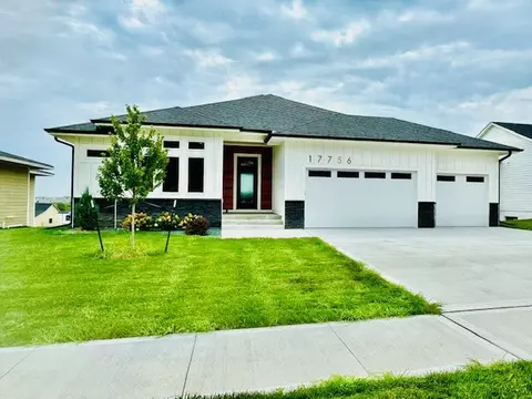 17756 Townsend Dr, Clive, IA 50325