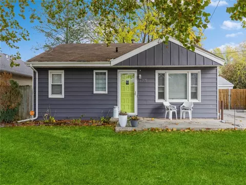 2205 E 38th St, Des Moines, IA 50317